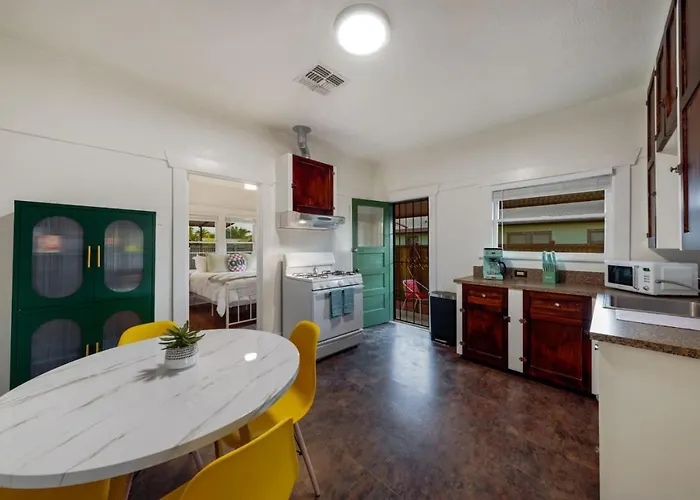 Dom wakacyjny Close To U Of A, Stylish And Cozy, 1 Bedroom 1 Ba, Porch Tucson
