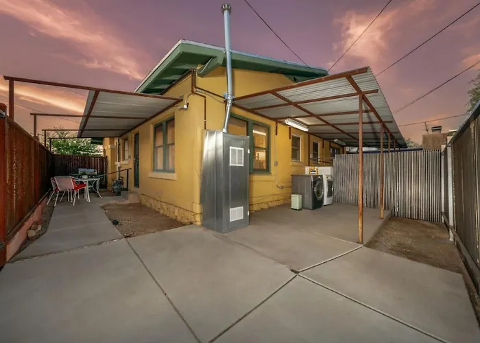 Dom wakacyjny Close To U Of A, Stylish And Cozy, 1 Bedroom 1 Ba, Porch Tucson