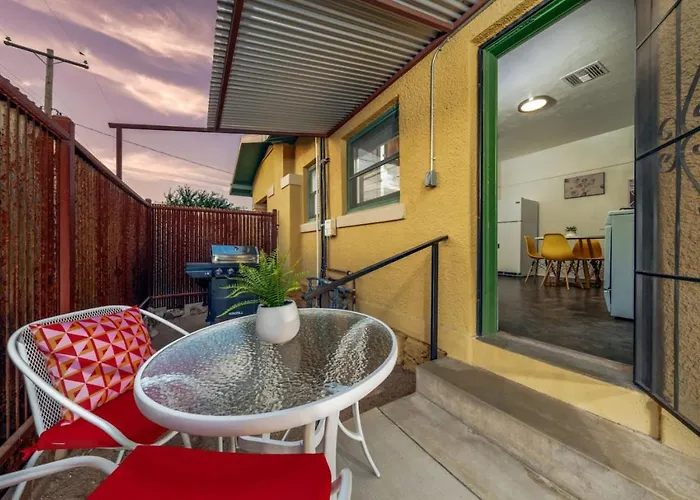 Dom wakacyjny Close To U Of A, Stylish And Cozy, 1 Bedroom 1 Ba, Porch Tucson