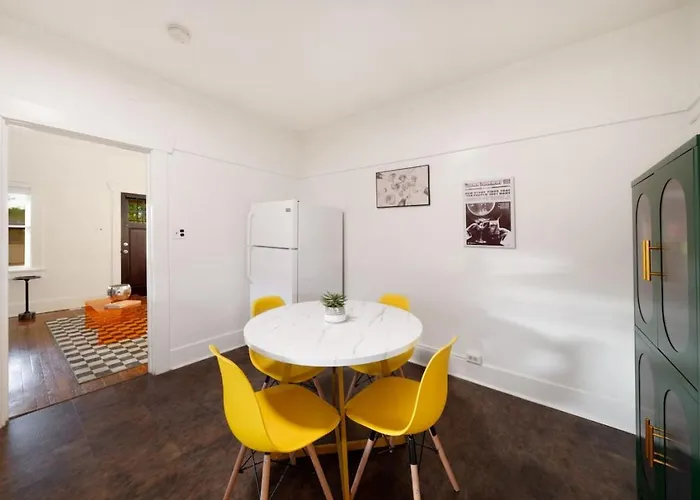 Close To U Of A, Stylish And Cozy, 1 Bedroom 1 Ba, Porch