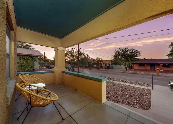Close To U Of A, Stylish And Cozy, 1 Bedroom 1 Ba, Porch